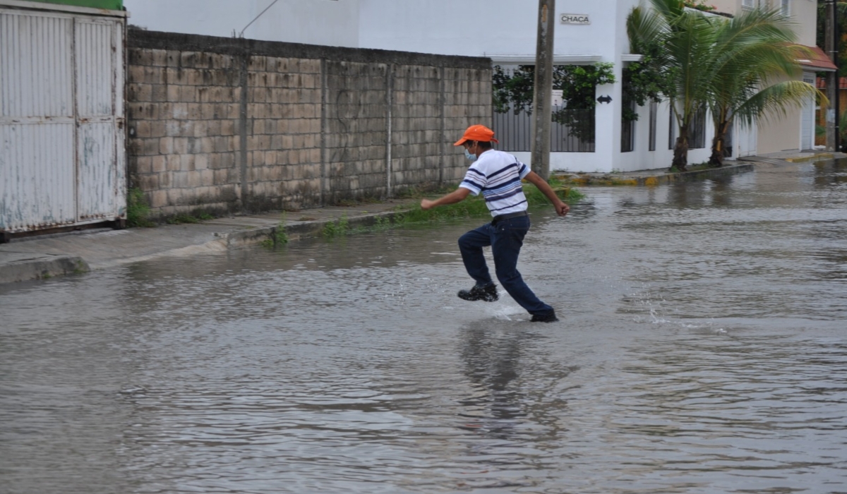 Denuncian que las autoridades no han acudido a realizar la pavimentación de la zona. Fotos: Agustín Ferrer,