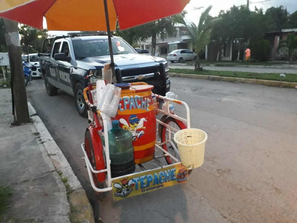 Del golpe, ambos vehículos sufrieron daños pero de menor cuantía, por lo consiguiente no hubo lesionados. Foto: Ramiro Can Del golpe, ambos vehículos sufrieron daños pero de menor cuantía, por lo consiguiente no hubo lesionados. Foto: Ramiro Can