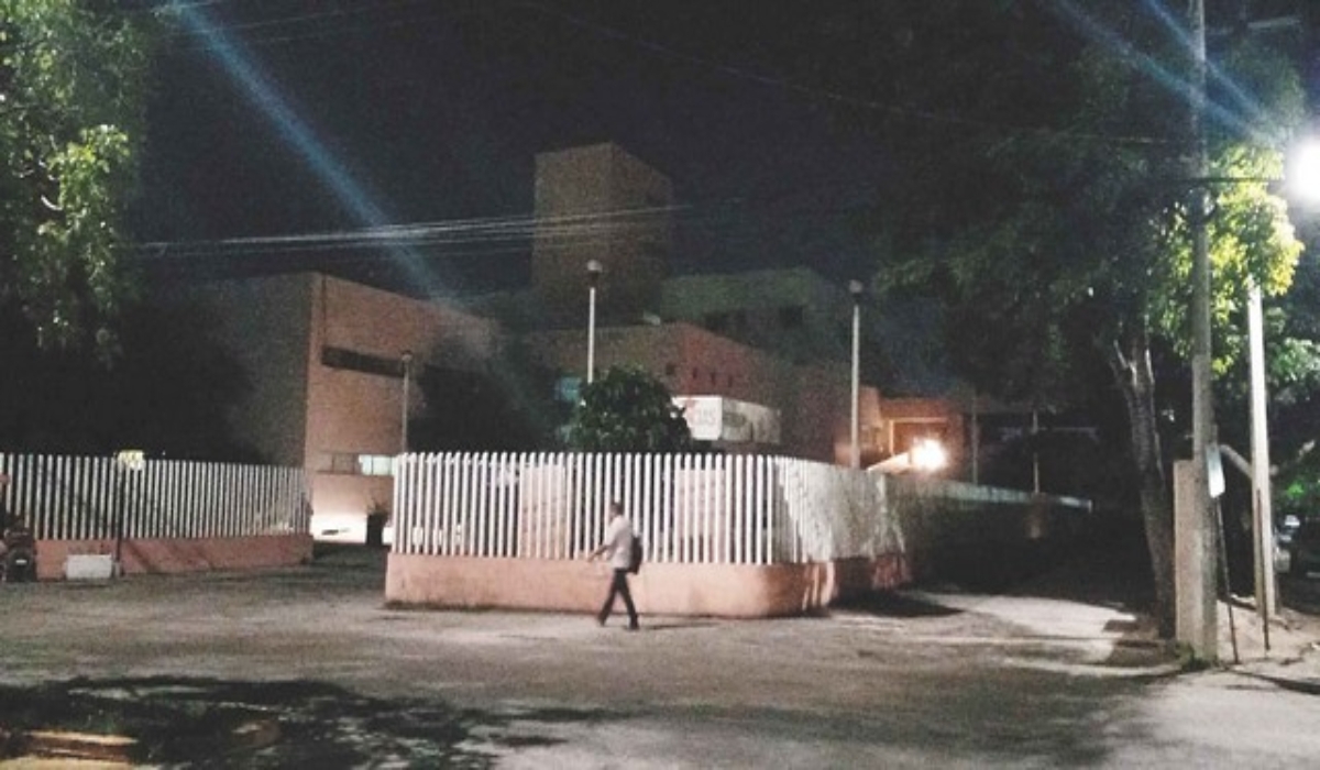 El tomógrafo se encuentra descompuesto por un fallo en la diferencia de voltaje. Foto: Juan García.