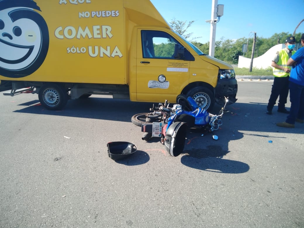El motociclista se negó a ser trasladado a un hospital para su valoración. Foto: Fernando Poo Hurtado El motociclista se negó a ser trasladado a un hospital para su valoración. Foto: Fernando Poo Hurtado