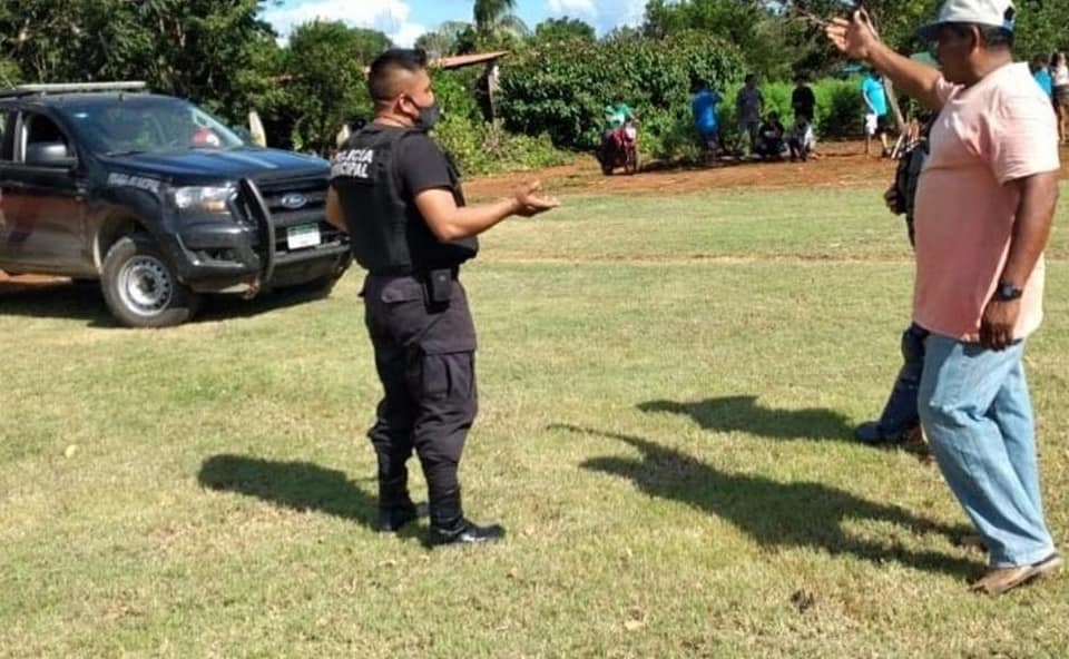 Los jugadores y fanáticos abuchearon las acciones de la policía Foto: Especial Los jugadores y fanáticos abuchearon las acciones de la policía Foto: Especial