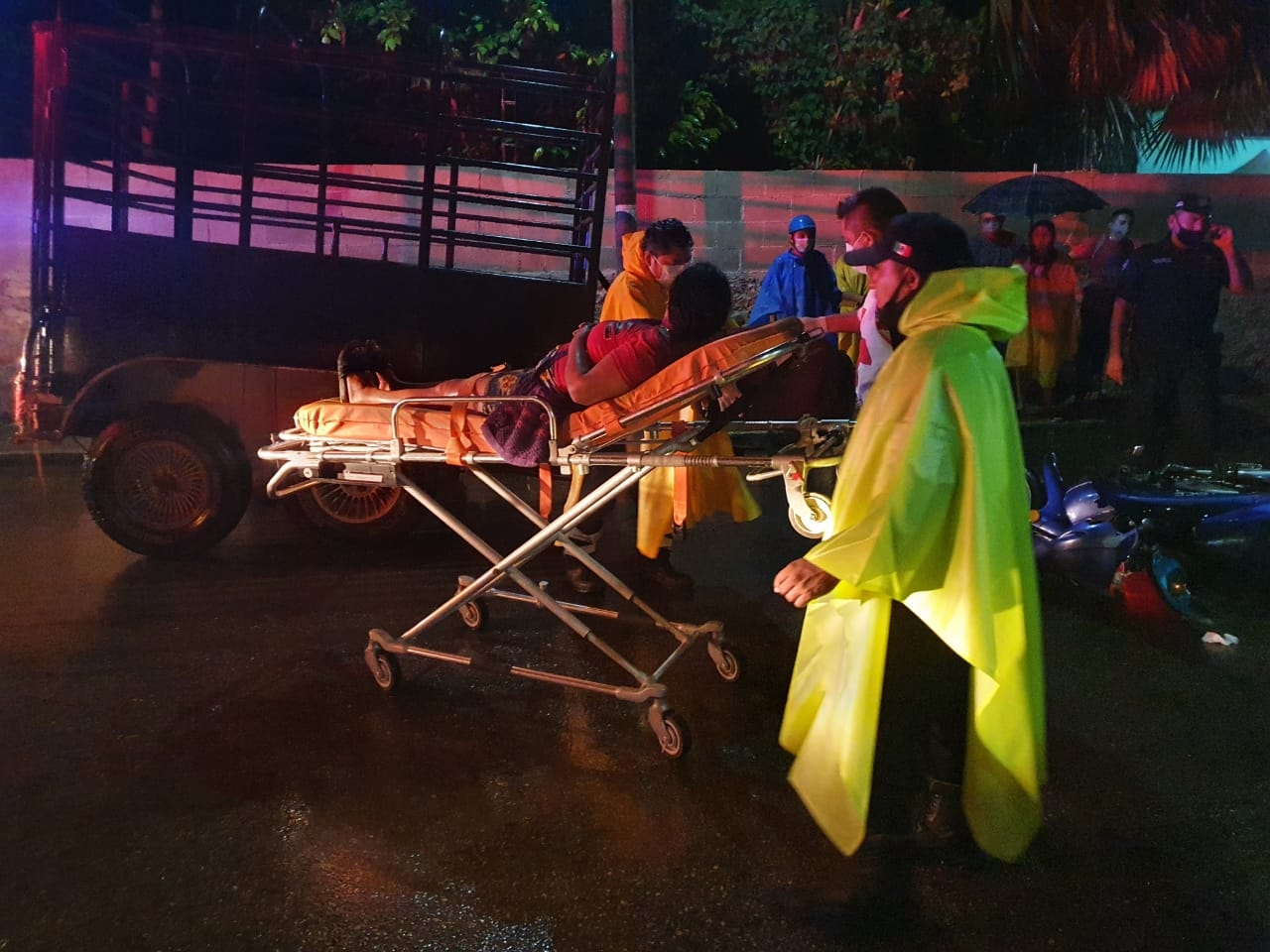 El accidente ocurrió en la calle 22 del centro de Ticul Foto: Amir Mex Ayuso El accidente ocurrió en la calle 22 del centro de Ticul Foto: Amir Mex Ayuso