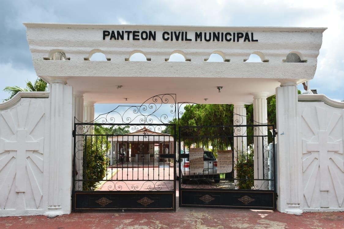 Por medio de un comunicado, el Ayuntamiento de Othon P. Blanco informó que se autorizó la apertura del panteón municipal. Por medio de un comunicado, el Ayuntamiento de Othon P. Blanco informó que se autorizó la apertura del panteón municipal.