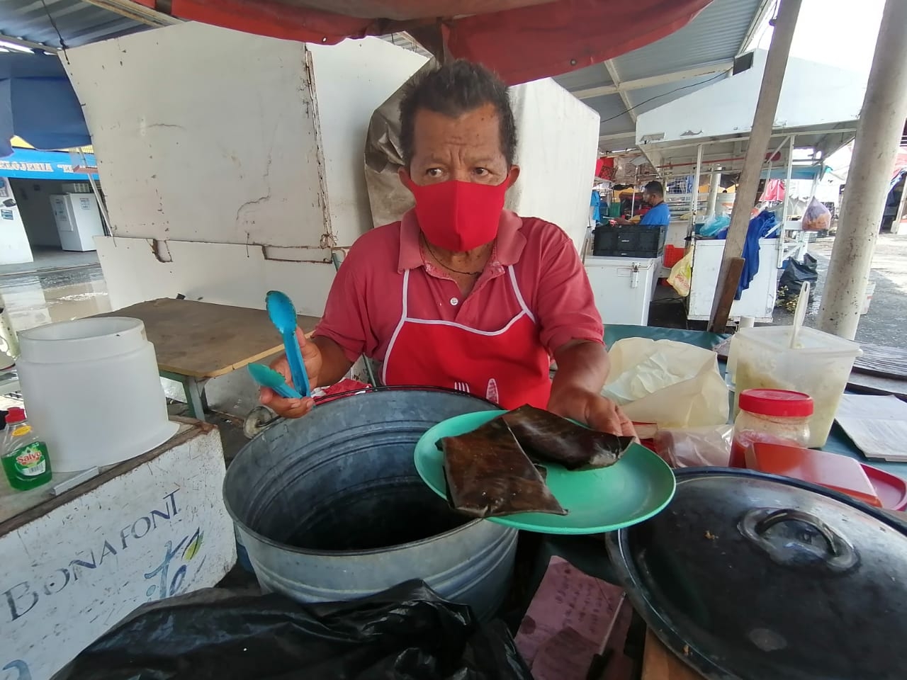 Este año, las celebraciones por el Día de Muertos serán el línea, lo que causa una pérdida enorme en las ventas de los comerciantes. Foto: Emmanuel Sansores Este año, las celebraciones por el Día de Muertos serán el línea, lo que causa una pérdida enorme en las ventas de los comerciantes. Foto: Emmanuel Sansores
