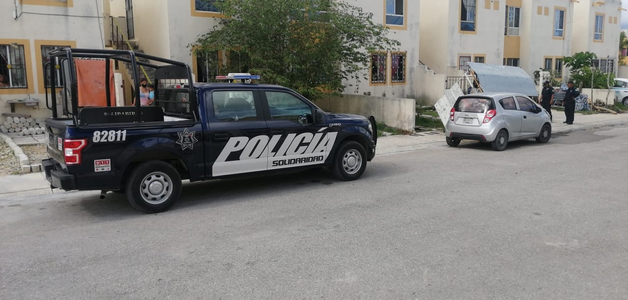 El joven fue trasladado por su propios medios a un hospital para su atención Foto: Irais Leal El joven fue trasladado por su propios medios a un hospital para su atención Foto: Irais Leal