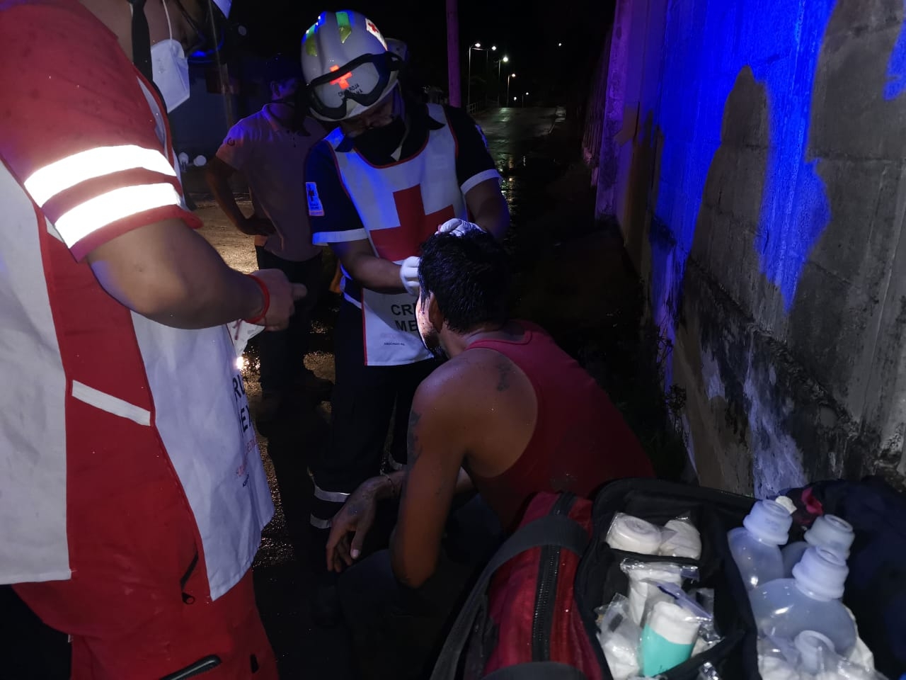 La persona fue atendida por paramédicos de la Cruz Roja Foto: Ricardo Jiménez