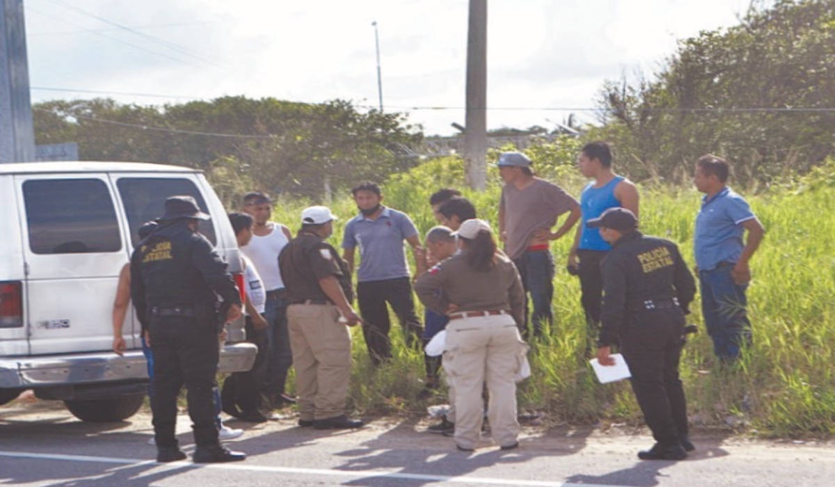 El Instituto Nacional de Migración implementó un retén en el crucero de Sabancuy. Foto: Jorge Jiménez. El Instituto Nacional de Migración implementó un retén en el crucero de Sabancuy. Foto: Jorge Jiménez.