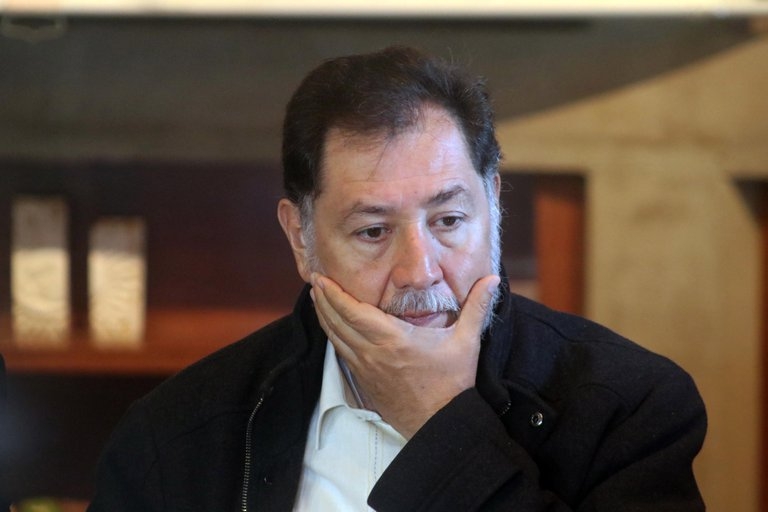 Fernández Noroña da negativo a coronavirus y destaca que no usa cubrebocas
