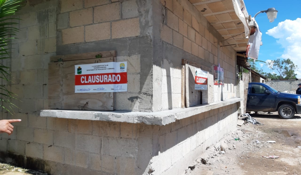Tres personas fueron arrestadas y se colocaron sellos de clausura en el sitio. Foto: Romana Mora. Tres personas fueron arrestadas y se colocaron sellos de clausura en el sitio. Foto: Romana Mora.