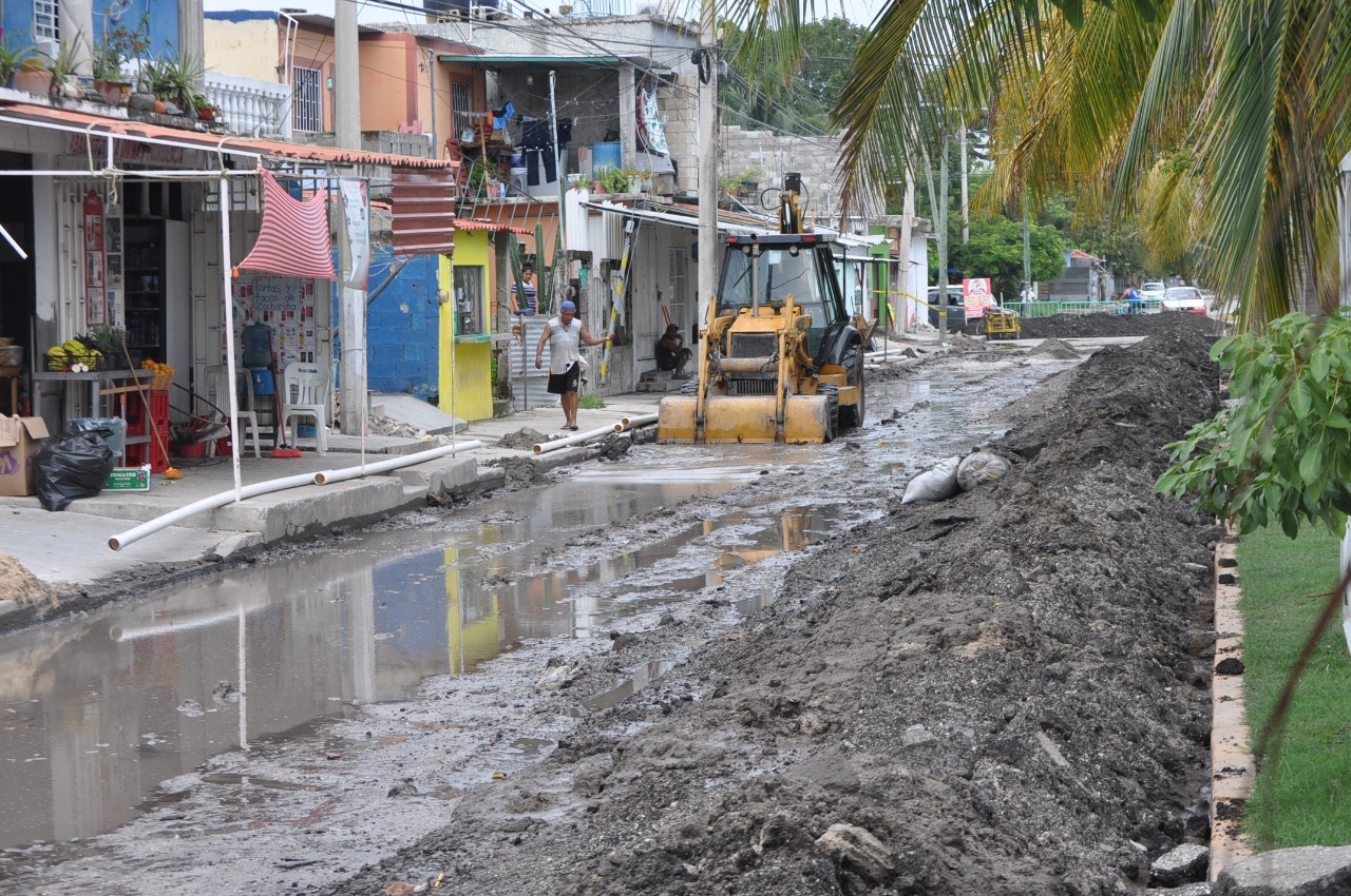 El tramo intervenido por maquinaria comprende desde la esquina de la avenida Puerto del Carmen, hasta la esquina de la calle Almendros. Foto: Agustín Ferrer