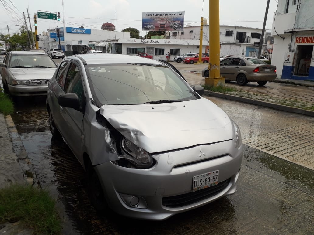 El caos vial propició largas filas de autos en ambos carriles. Foto: José Pacheco