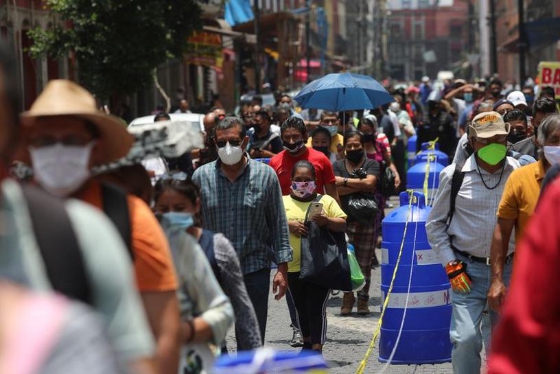 En total, han sido 880,775 los casos positivos acumulados y han habido 641,075 personas recuperadas por el virus. Foto: Reuters