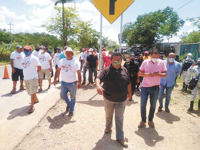 Debido a la falta de trabajo, hay unos 800 volquetes parados que pueden participar en esa obra. Foto: Por Esto! Debido a la falta de trabajo, hay unos 800 volquetes parados que pueden participar en esa obra. Foto: Por Esto!