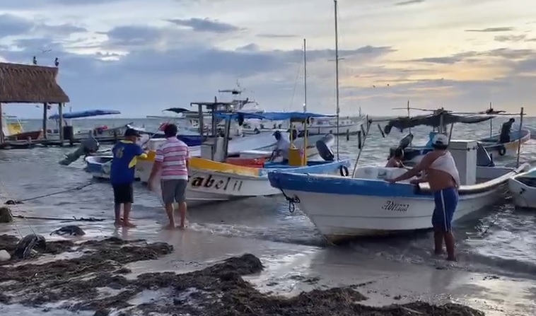 Los novios fueron vistos por persona de limpieza de Playa del Niño mientras se abrazaban y dormían