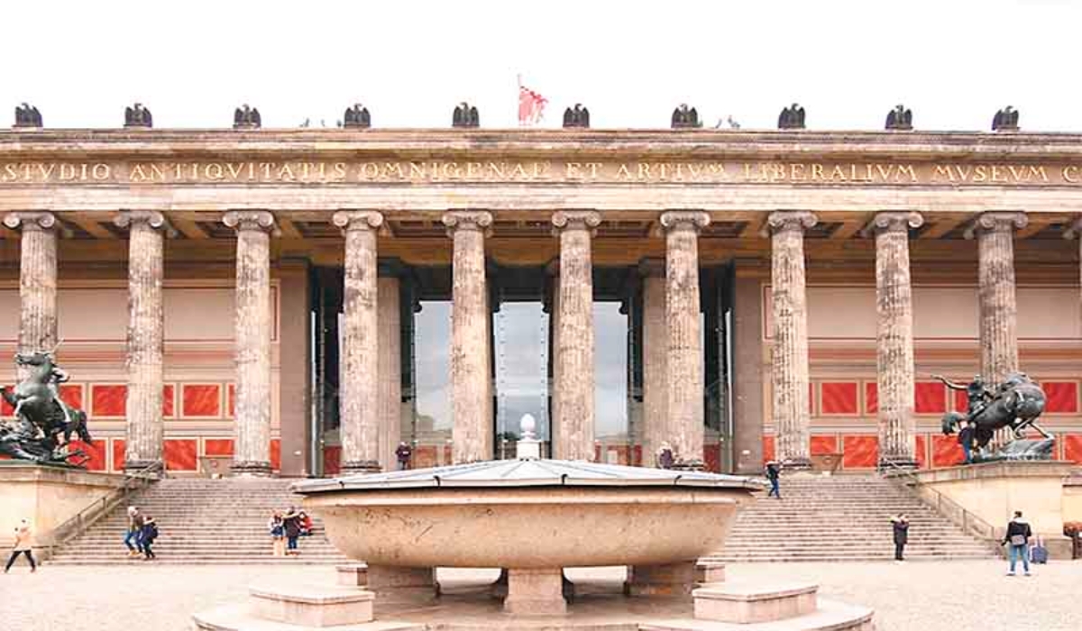 La escultura del siglo XIX fue dañada por jóvenes con pintas de graffiti. Foto: Especial. La escultura del siglo XIX fue dañada por jóvenes con pintas de graffiti. Foto: Especial.