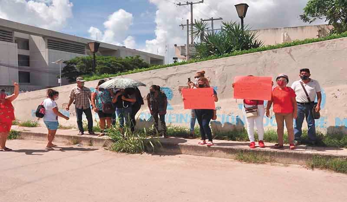 Se esperaba la llegada de parientes de los cerca de mil internos del Cereso. Foto: Por Esto!