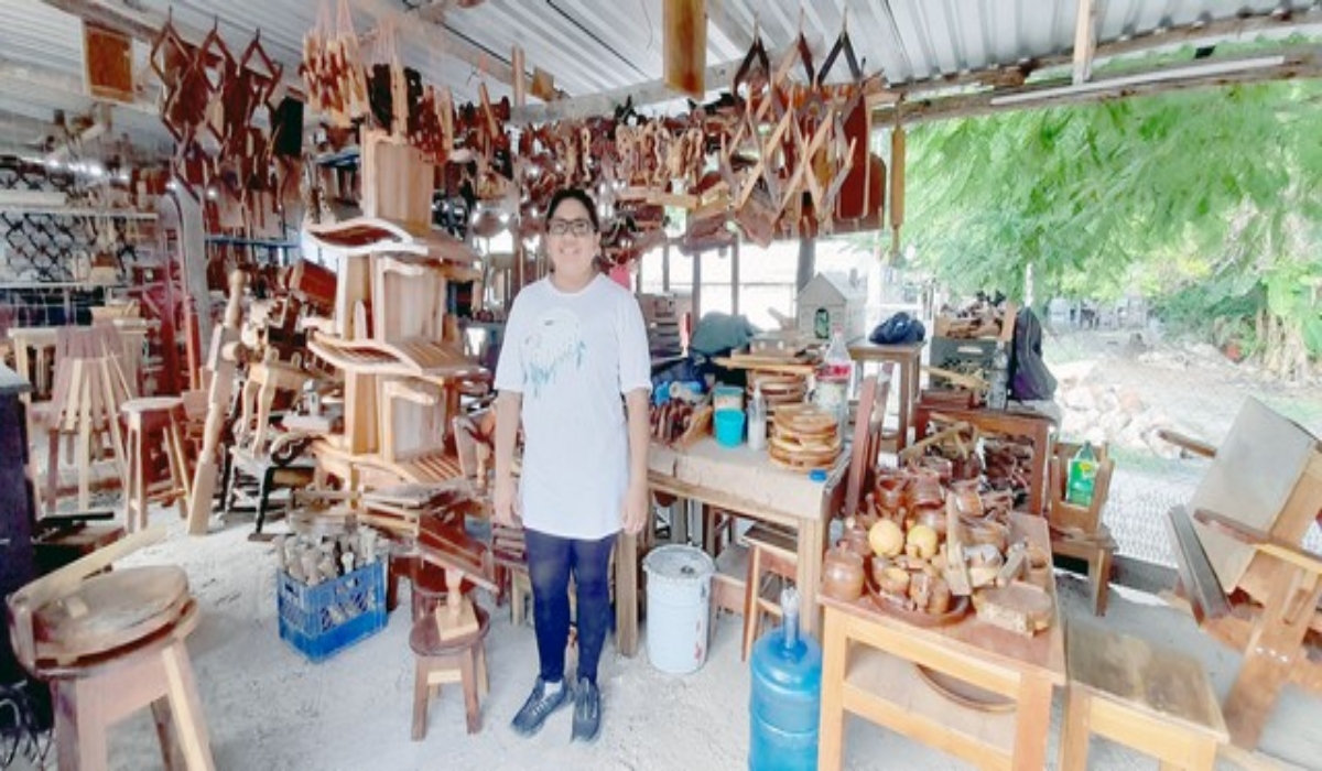 Los puestos de los artesanos se encuentran asentados a la orilla de la vía federal. Foto: José Valencia.