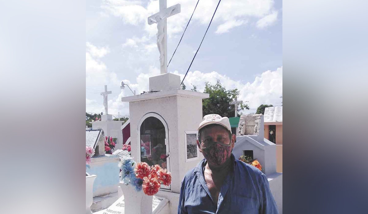 Sepulturero de Buczotz narra su experiencia tras 35 años en el oficio