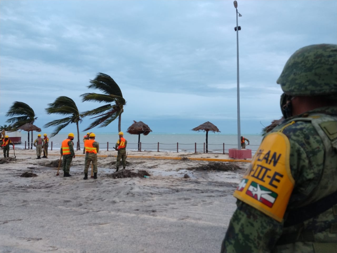 También estuvieron acompañados de elementos de la Guardia Nacional. Foto: Jazmín Rodríguez También estuvieron acompañados de elementos de la Guardia Nacional. Foto: Jazmín Rodríguez
