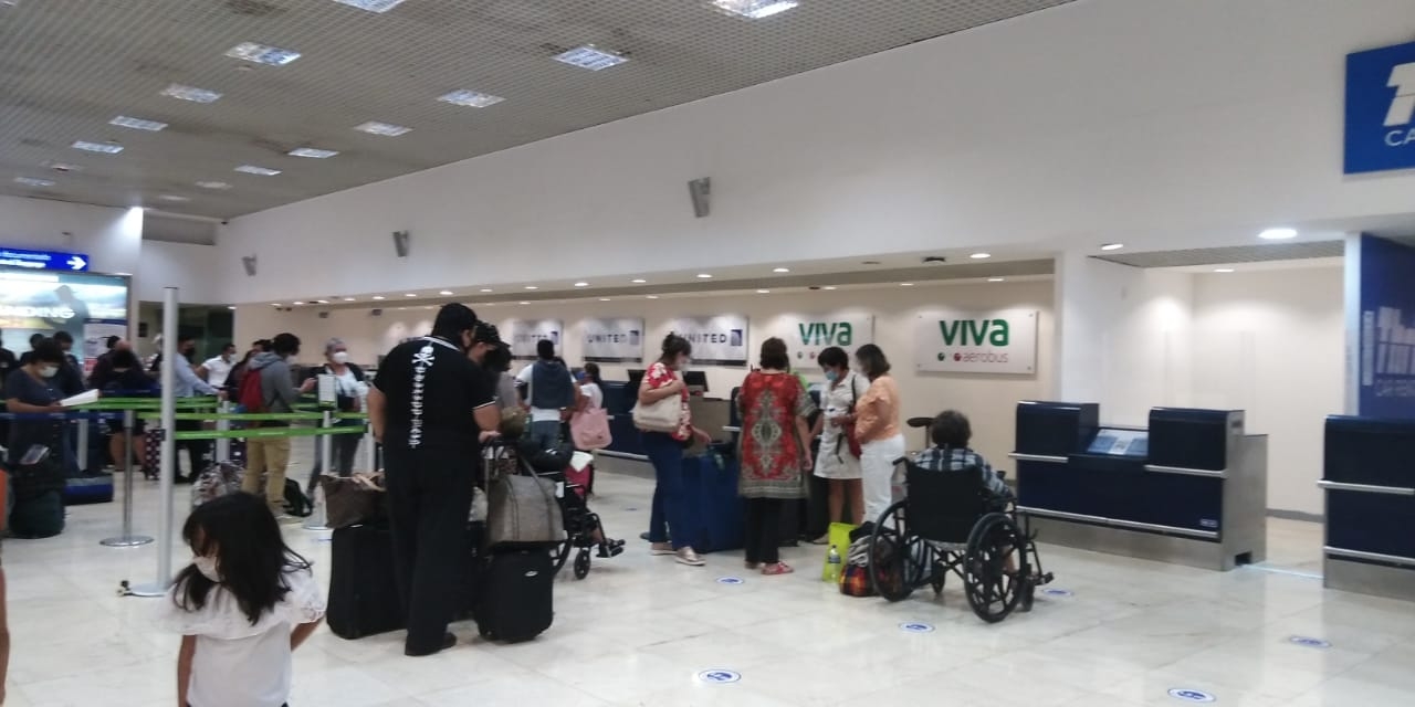 El atraso se generó en la aerolínea de Viva aerobus con proveniente de la ciudad de México. Foto: Víctor Lara El atraso se generó en la aerolínea de Viva aerobus con proveniente de la ciudad de México. Foto: Víctor Lara