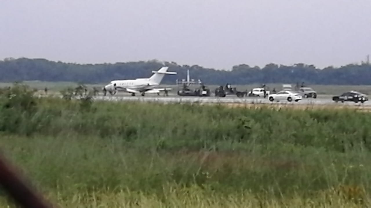 En el jet localizado en el Aeropuerto de Chetumal se encontró tonelada y media de cocaína. Foto: Por Esto! En el jet localizado en el Aeropuerto de Chetumal se encontró tonelada y media de cocaína. Foto: Por Esto!