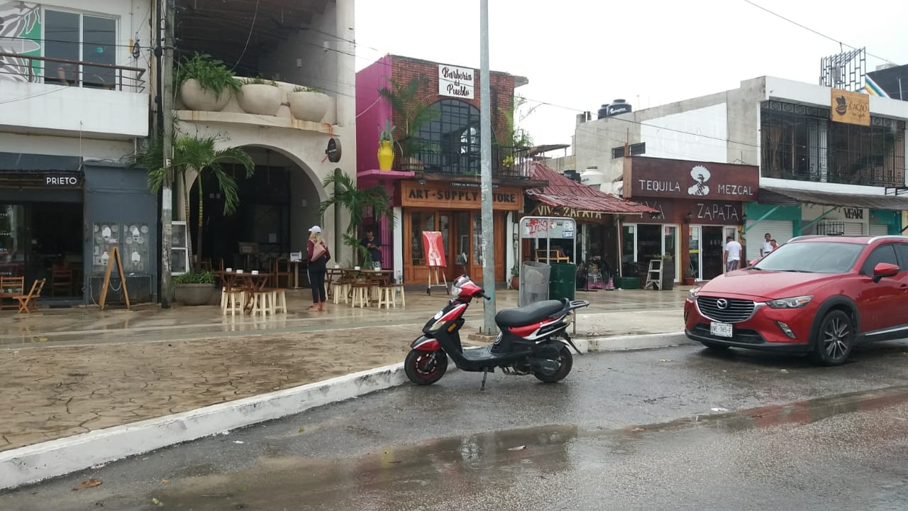 A pesar de las lluvias, restaurantes se pudo ver con presencia de turistas pese a las lluvias. Foto: Miguel Améndola A pesar de las lluvias, restaurantes se pudo ver con presencia de turistas pese a las lluvias. Foto: Miguel Améndola