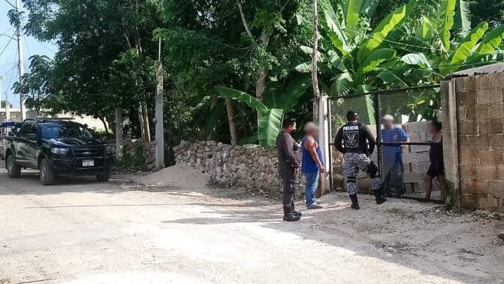 Durante la visita de los oficiales estos trataron de dialogar con la
mujer quien se rehusó a conciliar. Foto: Por Esto! Durante la visita de los oficiales estos trataron de dialogar con la
mujer quien se rehusó a conciliar. Foto: Por Esto!