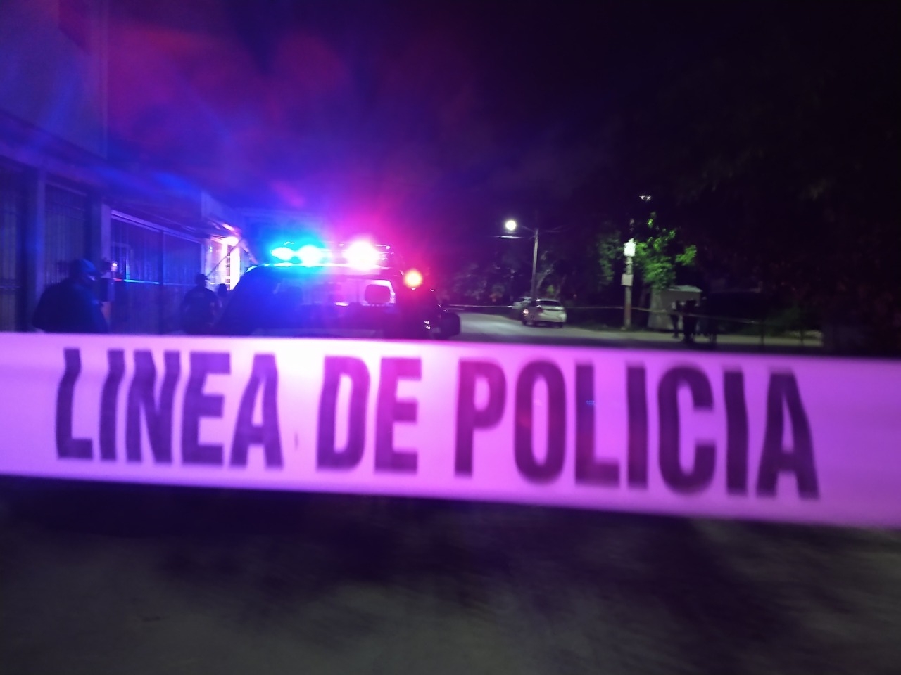 Abandonan dos cuerpos encintados en Cancún