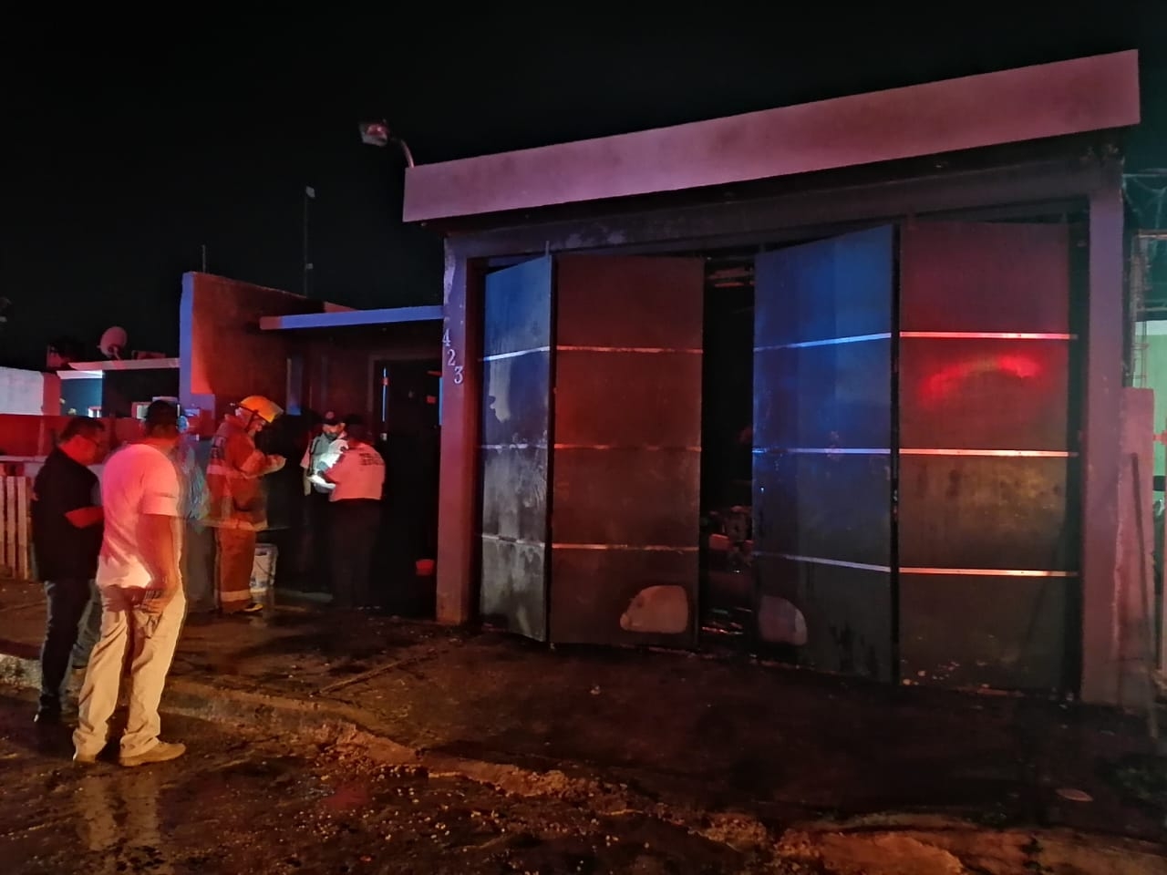 El automóvil es un Mazda 3 y se encontraba en el garage de la casa. Foto: Julio Javier Mena El automóvil es un Mazda 3 y se encontraba en el garage de la casa. Foto: Julio Javier Mena