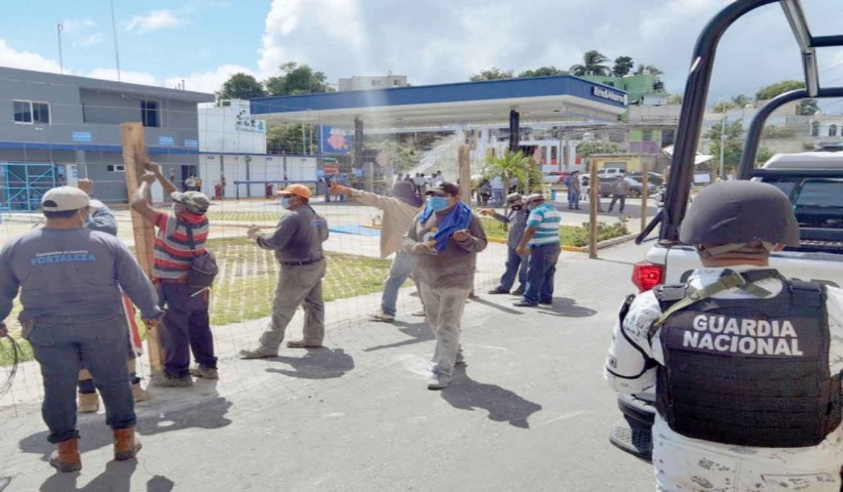 Las autoridades decidieron cubrir con cinta amarilla las dos bombas de combustible. Foto: José Salazar.