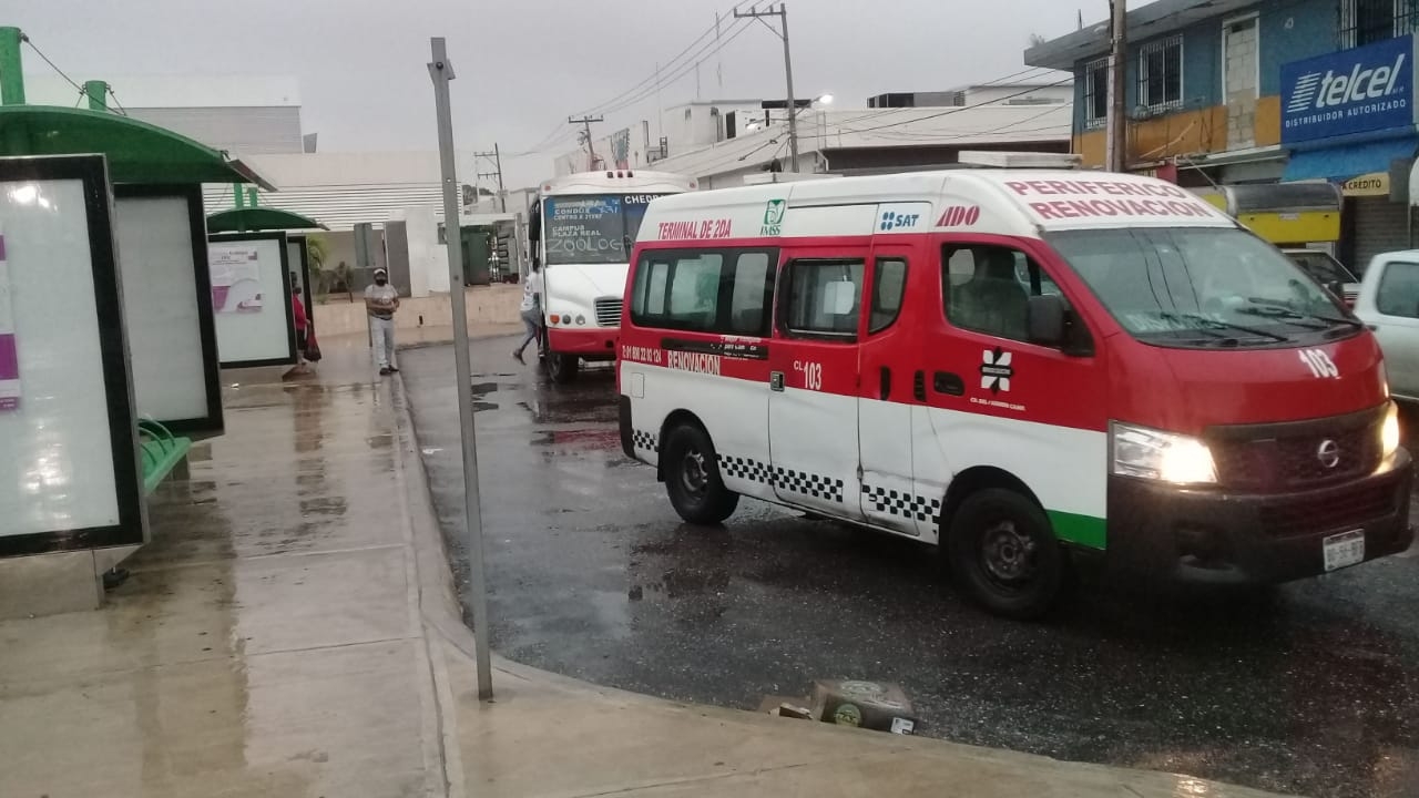 Piden a los usuarios cumplir con las medidas sanitarias ante la contingencia sanitaria por COVID-19. Foto: Fernando Kantún Piden a los usuarios cumplir con las medidas sanitarias ante la contingencia sanitaria por COVID-19. Foto: Fernando Kantún