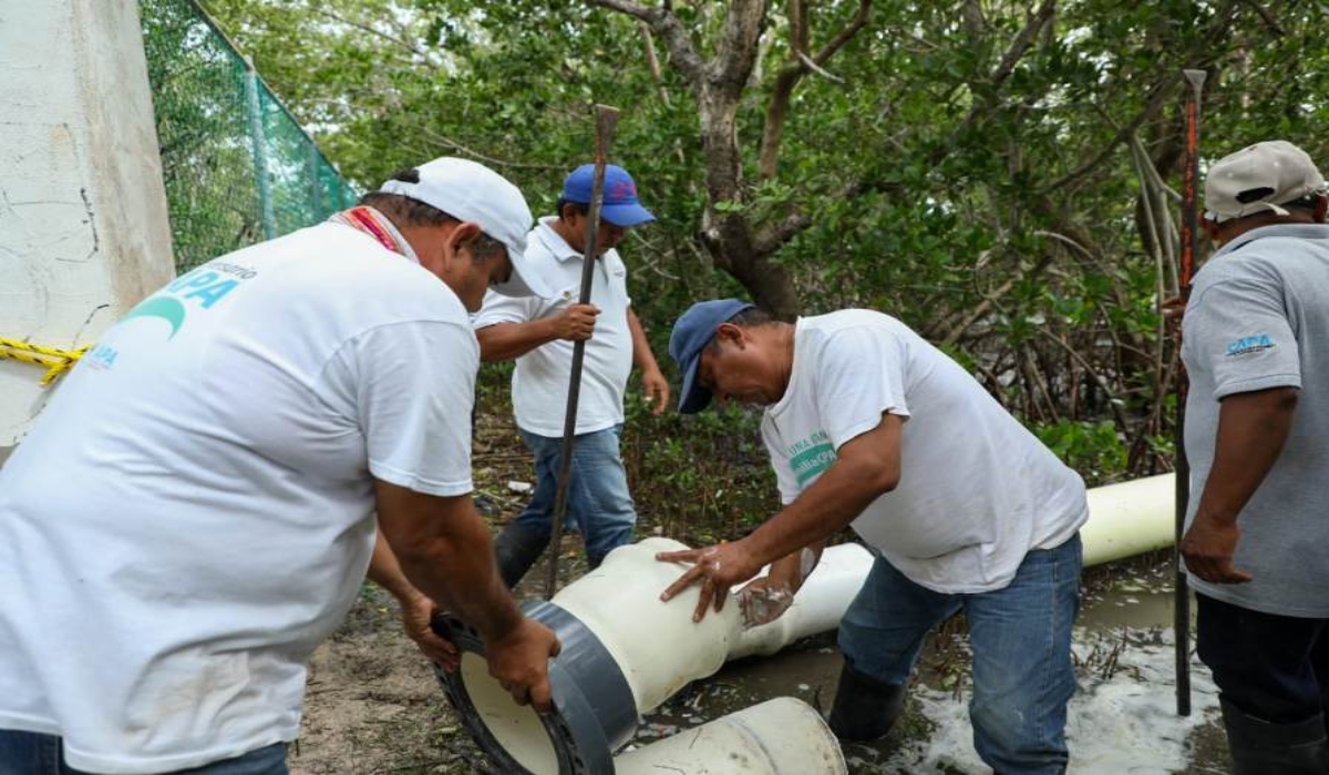 El acueducto submarino suministra de agua a Holbox.
