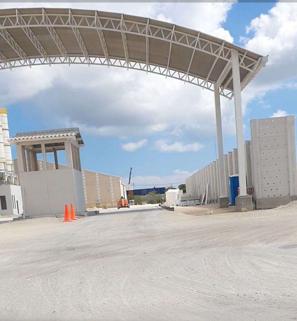 Quejosos aseguran que desde que inició la edificación de la obra cementera en Progreso se apreció el daño al manto freático. Foto: Especial Quejosos aseguran que desde que inició la edificación de la obra cementera en Progreso se apreció el daño al manto freático. Foto: Especial