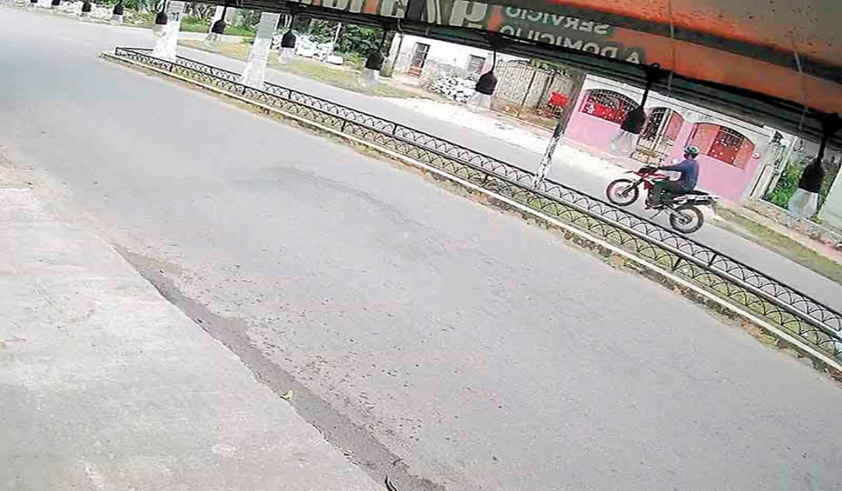 Con una fotografía, familiares señalan que el motociclista no tuvo la precaución necesaria. Foto: Por Esto!