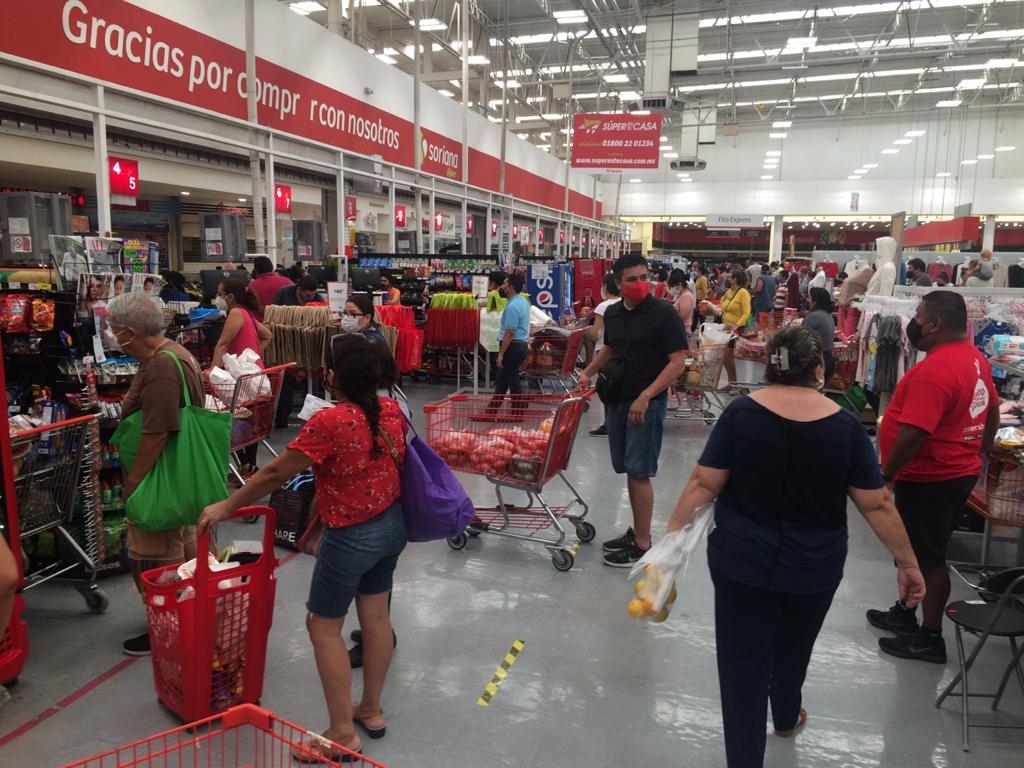 Tiendas son abarrotadas en Cancún ante la llegada del Huracán Delta
