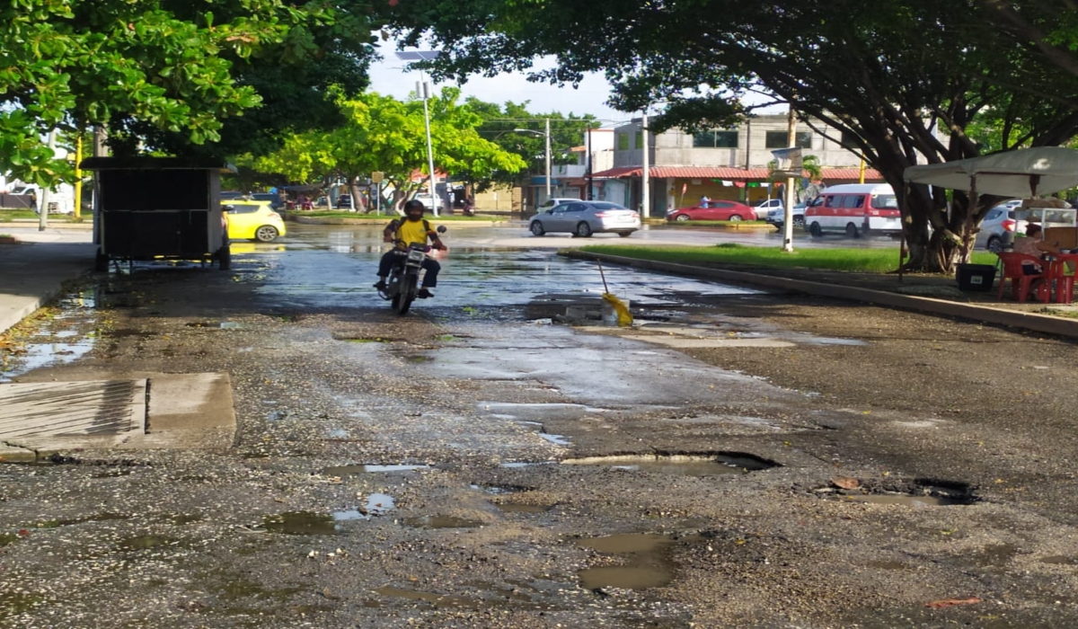 Los baches miden aproximadamente un metro de diámetro. Foto: Juan García.