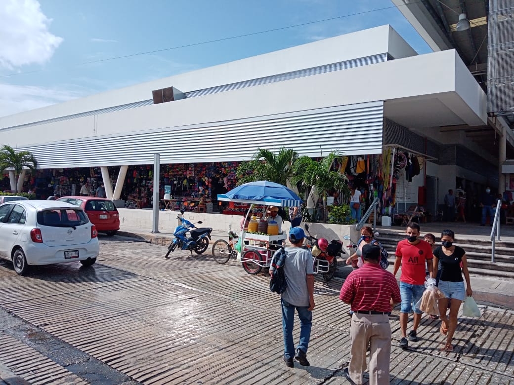 La presidenta de los locatarios, Deysi María Briceño Rosado, recordó que el servicio de baño no es gratuito. Foto: Fernando Kantún La presidenta de los locatarios, Deysi María Briceño Rosado, recordó que el servicio de baño no es gratuito. Foto: Fernando Kantún