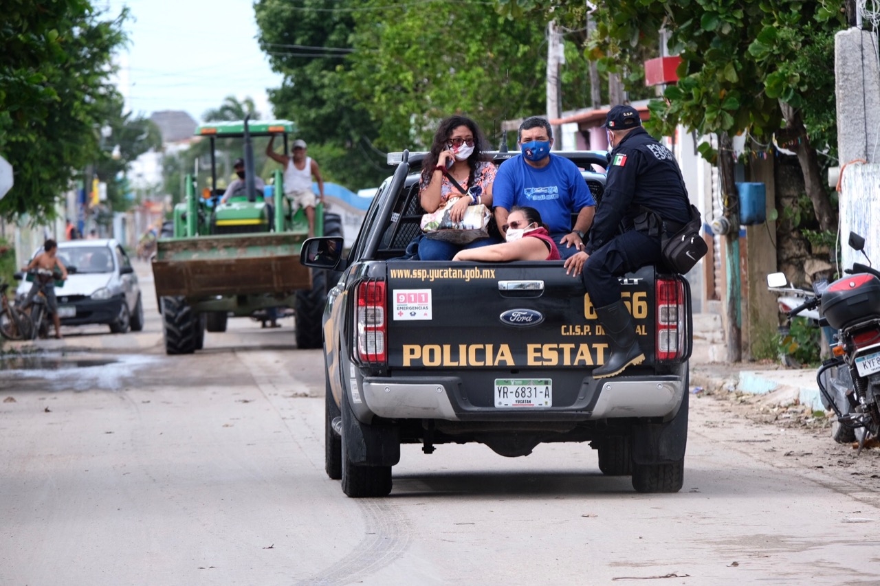 Autoridades evacuaron a vecinos de municipios del oriente. Foto: Cuauhtémoc Moreno Autoridades evacuaron a vecinos de municipios del oriente. Foto: Cuauhtémoc Moreno
