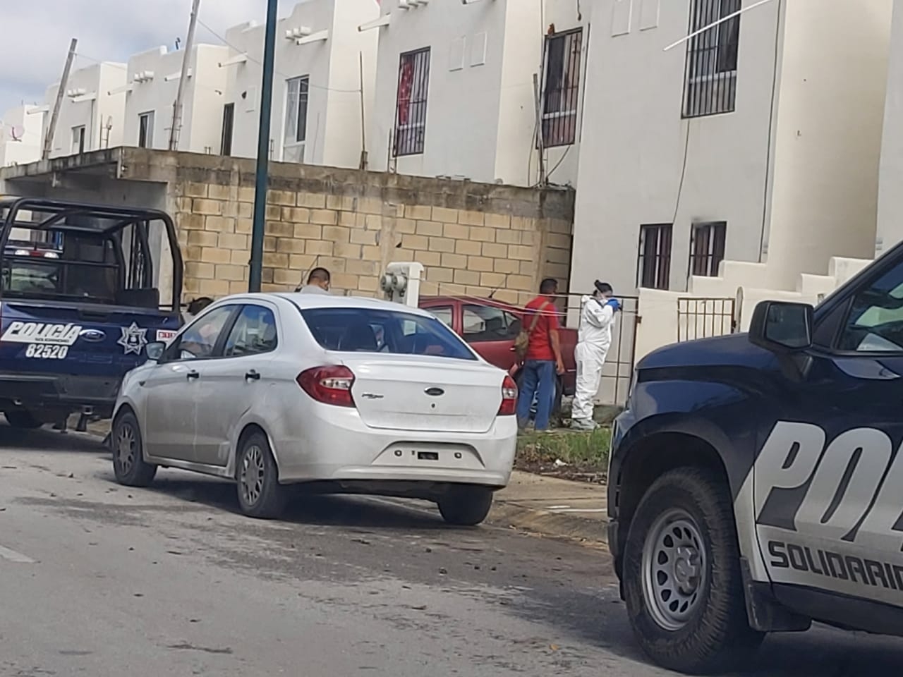 Al lugar acudió la ambulancia de la Cruz Roja Mexicana para atender el llamado del C4. Foto: Por Esto!
Al lugar acudió la ambulancia de la Cruz Roja Mexicana para atender el llamado del C4. Foto: Por Esto!