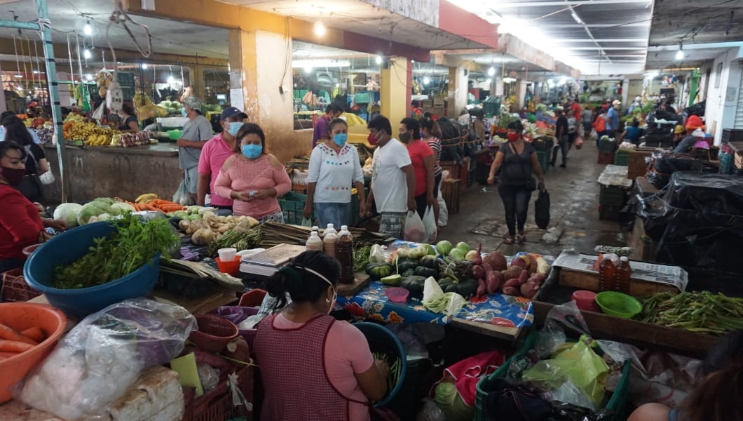 Locatarios coinciden que las ventas no se comparan con la del 2019. Foto: Lucio Blanco Locatarios coinciden que las ventas no se comparan con la del 2019. Foto: Lucio Blanco