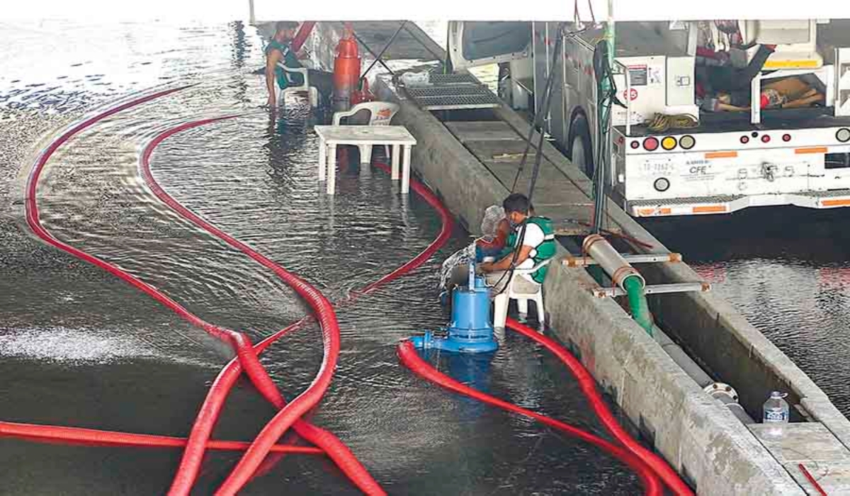 El líquido actualmente alcanza cerca de 30 centímetros, pero
todavía se registra un brote incesante. Fotos: Edwin Aguilar.