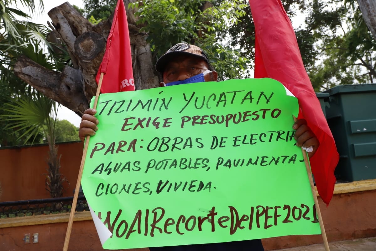 Movimiento antorchista protesta frente al Palacio de Gobierno de Yucatán
