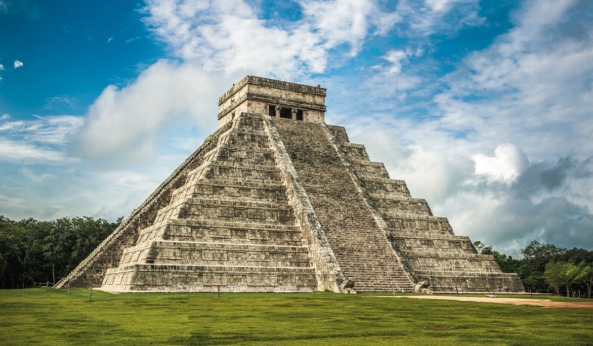 Algunos apellidos en maya están relacionados con elementos de la naturaleza. Algunos apellidos en maya están relacionados con elementos de la naturaleza.