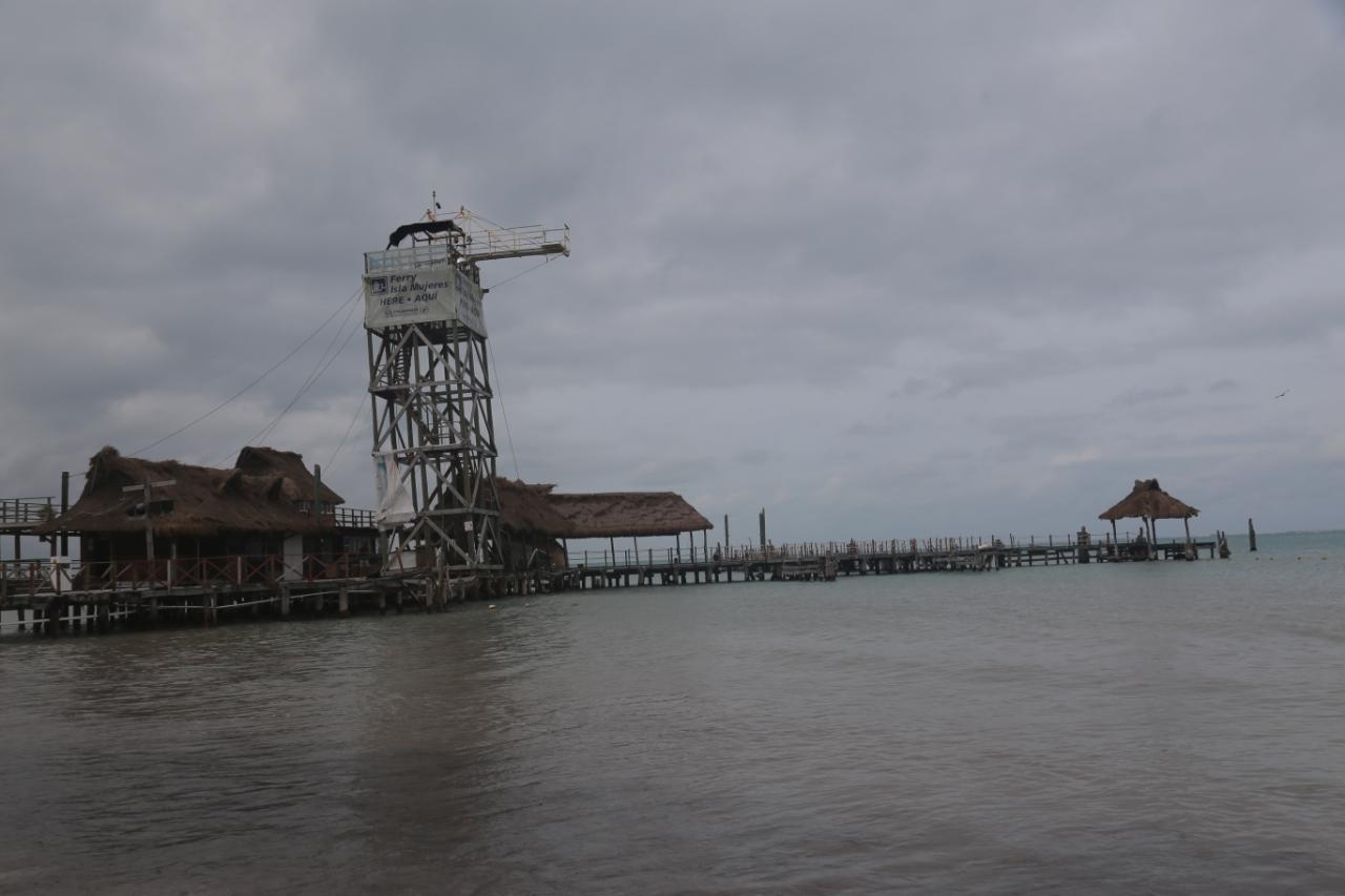 La zona de baja presión se mantiene vigilada para informar a los quintanarroenses sobre su evolución y posible trayectoria La zona de baja presión se mantiene vigilada para informar a los quintanarroenses sobre su evolución y posible trayectoria