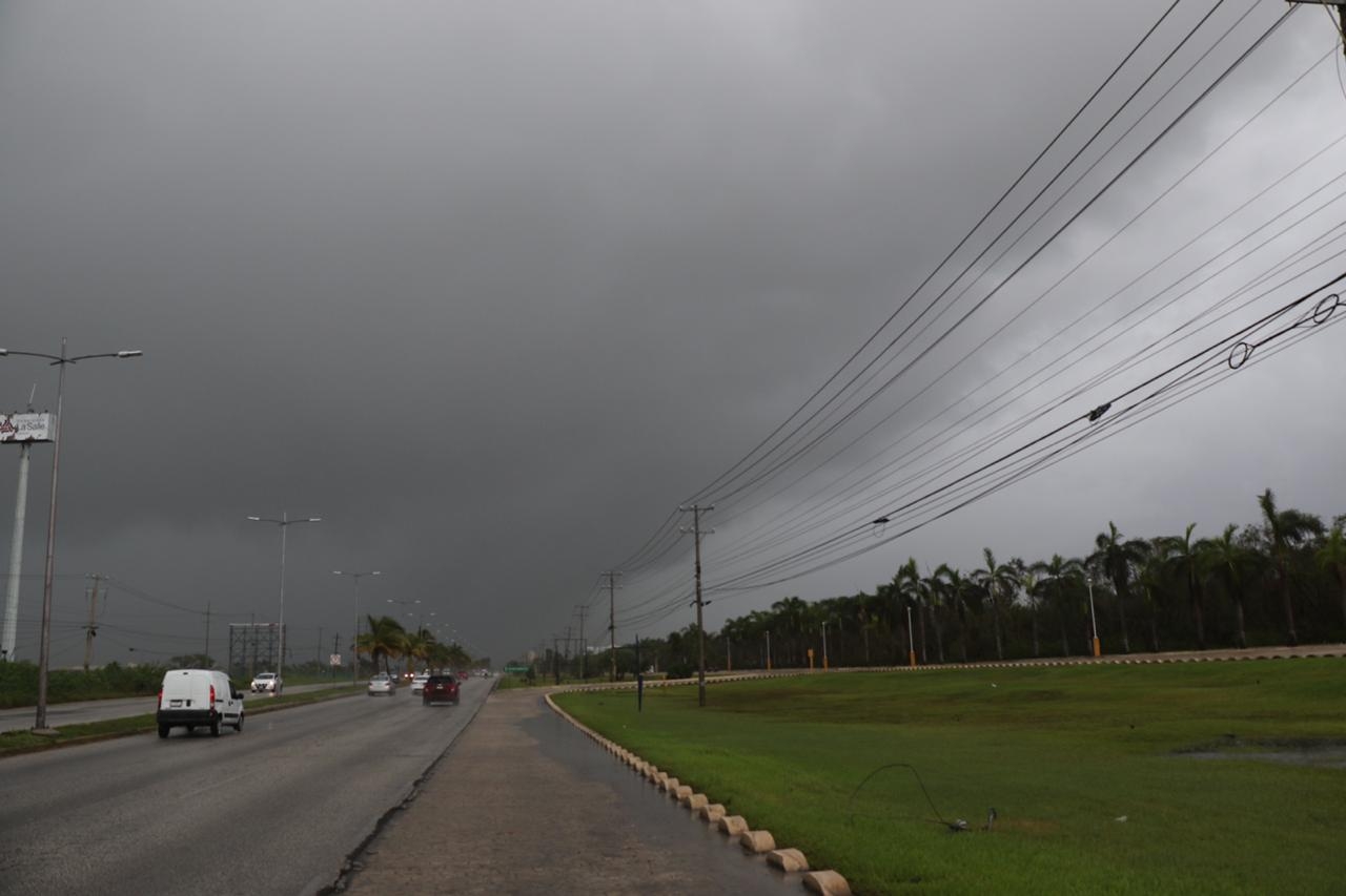 Las lluvias de canal de baja presión podría causar encharcamientos e incluso inundaciones en diversas zonas de Cancún y Quintana Roo, debido a su paso por el Sureste de México Las lluvias de canal de baja presión podría causar encharcamientos e incluso inundaciones en diversas zonas de Cancún y Quintana Roo, debido a su paso por el Sureste de México