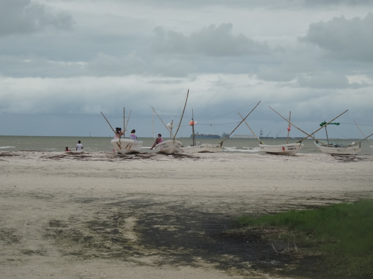 Por frente frío, cierran puertos de navegación en Yucatán