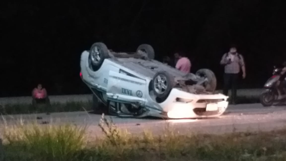 El hombre fue auxiliado por personas que fueron testigos del accidente Foto: Jazmín Rodríguez El hombre fue auxiliado por personas que fueron testigos del accidente Foto: Jazmín Rodríguez