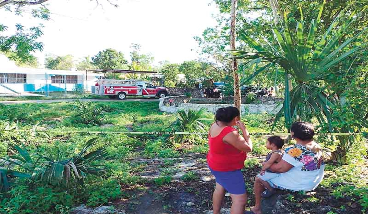 El hombre falleció al caer en el agua, sus parientes dijeron que había
salido de su domicilio el domingo y no retornó. El hombre falleció al caer en el agua, sus parientes dijeron que había
salido de su domicilio el domingo y no retornó.