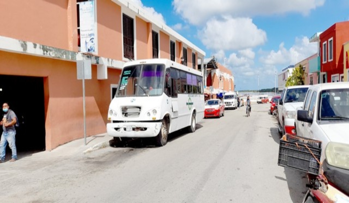 Pese al semáforo verde, los transportistas siguen operando al 50 por ciento. Pese al semáforo verde, los transportistas siguen operando al 50 por ciento.