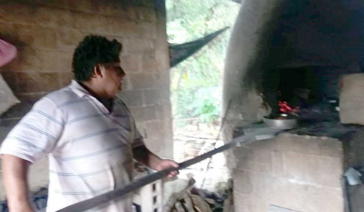 Aumentó la demanda en los negocios que contaban con horno de leña. Foto: Jorge Uc.